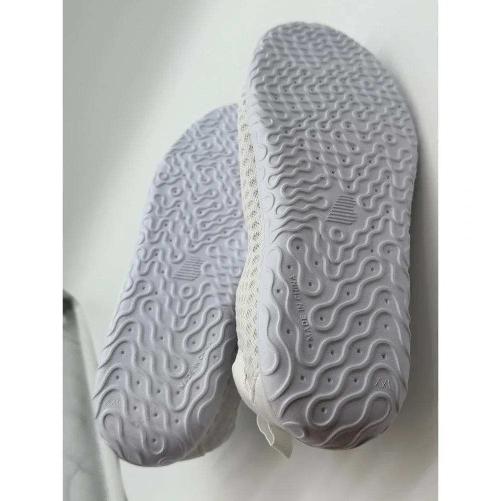 White Mesh Water Shoes Aqua Socks Hook and Loop Closure Size XXL Unisex 11-12